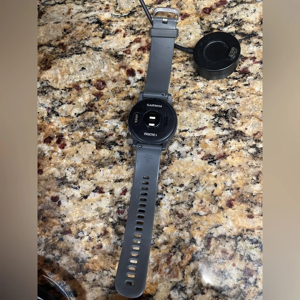 Garmin vívoactive 4 Smartwatch - Silver Bezel with Silicone Gray Band - Picture 7 of 8